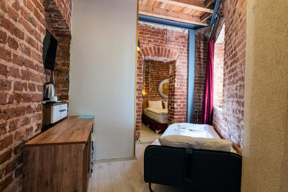 Bed, Photo of the whole room, towels