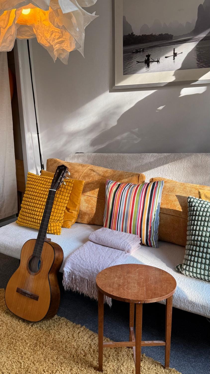 Sunny Opposite the Park, Central Steps from It All! Apartment in London Borough of Southwark
