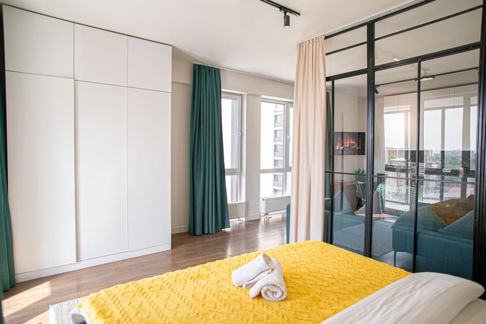 Bedroom, towels, wardrobe