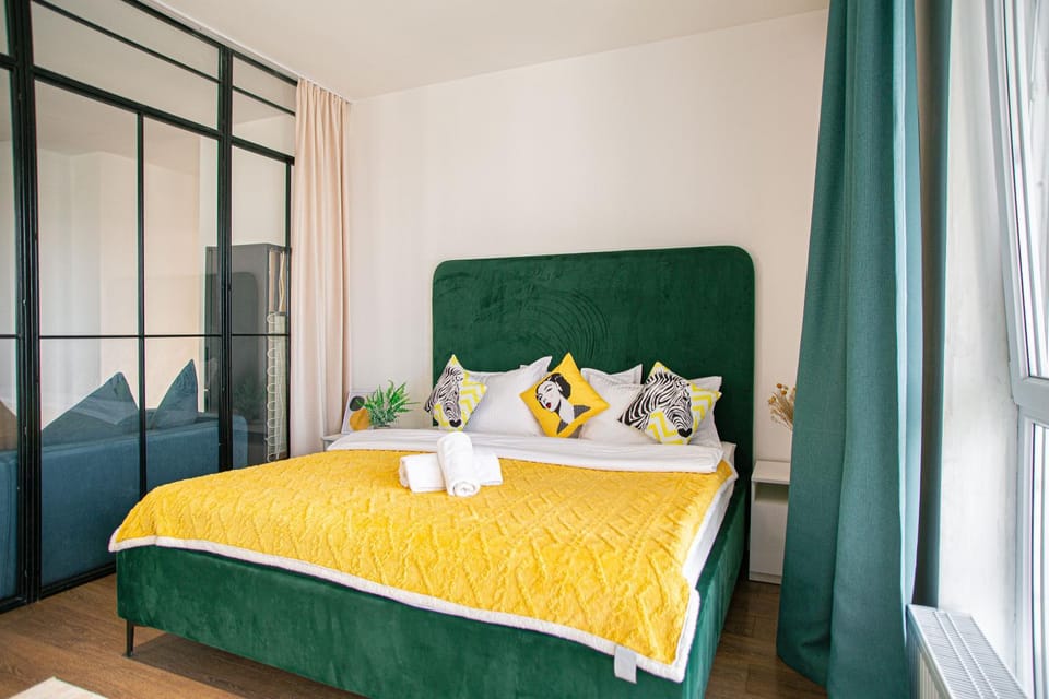 Bed, Bedroom, towels