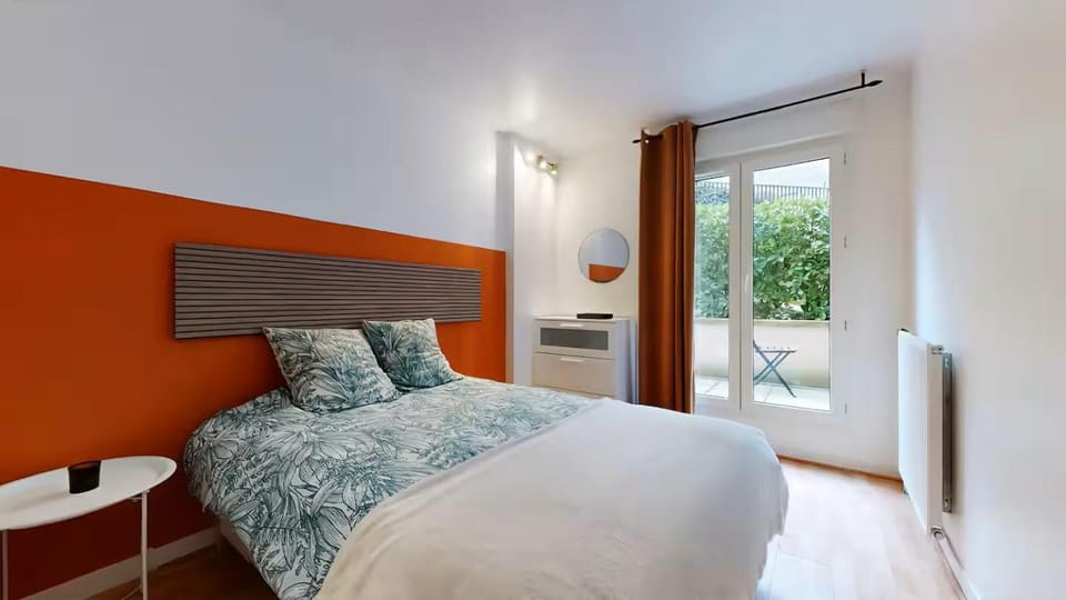 Modern Loft - 8 Guests- 4 rooms- 2 Bathrooms- Near Paris- Private car park Apartment in Île-de-France
