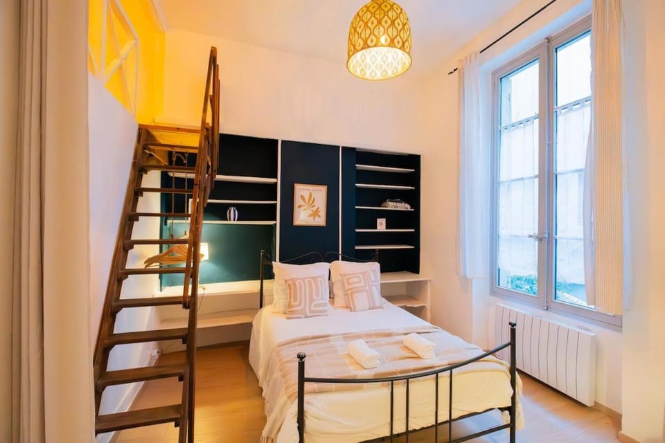 Cosy Traditional Old Stone Townhouse in Bastide House in Carcassonne