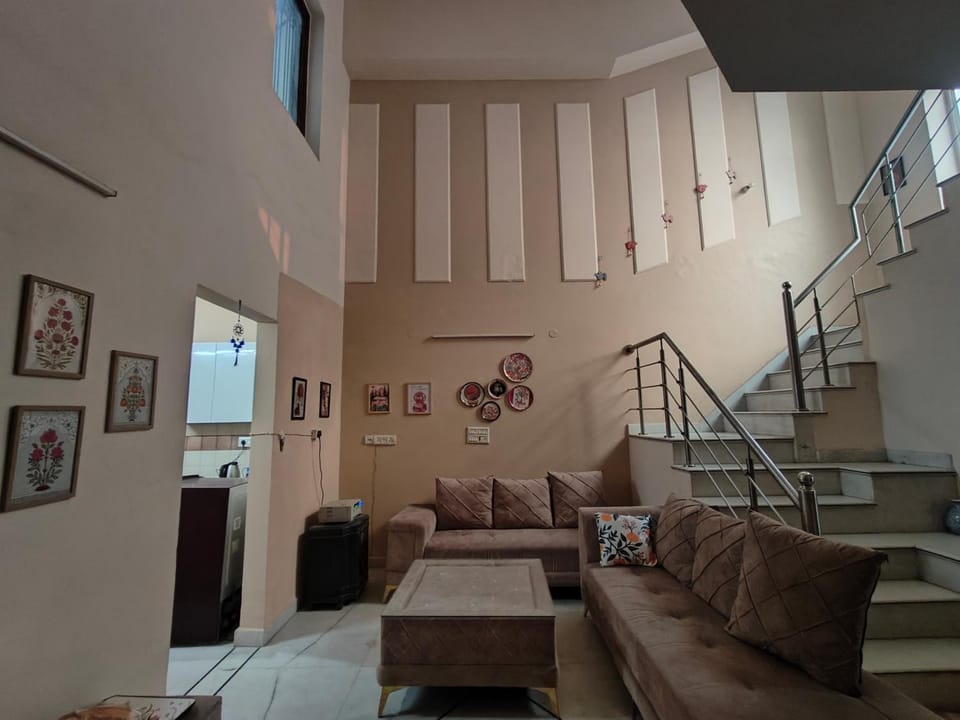 Mustang Homestay Near Medanta Hospital Vacation rental in Gurugram
