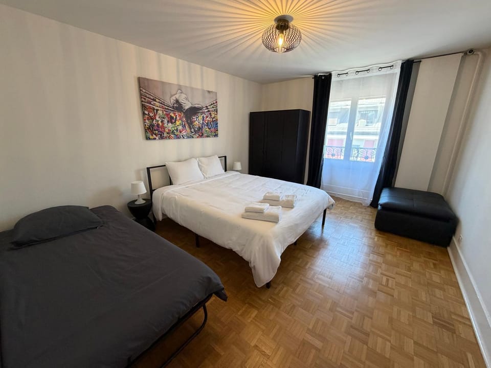 4 bedrooms appartement city center of Geneva, 125 m2 , Private parking Apartment in Jura