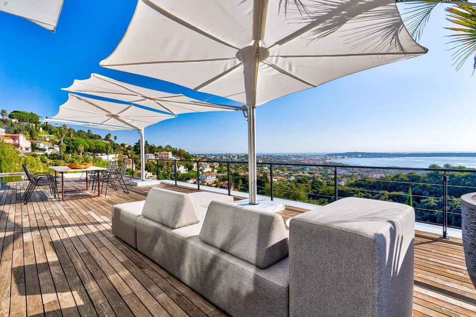 Day, Natural landscape, View (from property/room), Balcony/Terrace, Living room, Seating area, Sea view