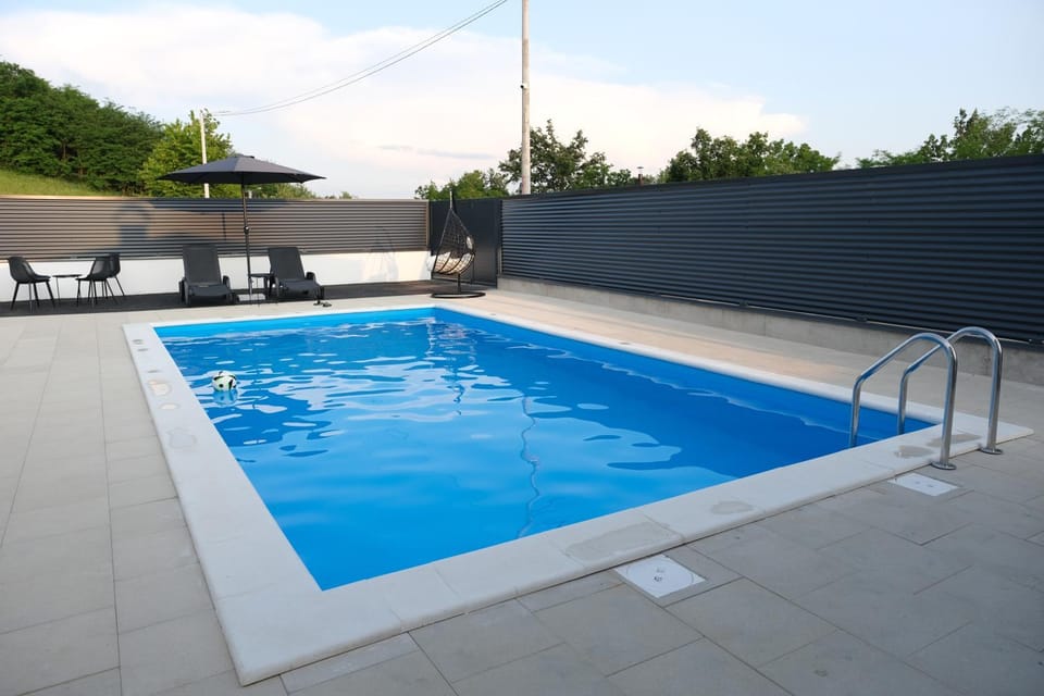 Day, Pool view, Swimming pool, sunbed