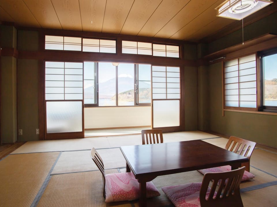 Photo of the whole room, Quiet street view