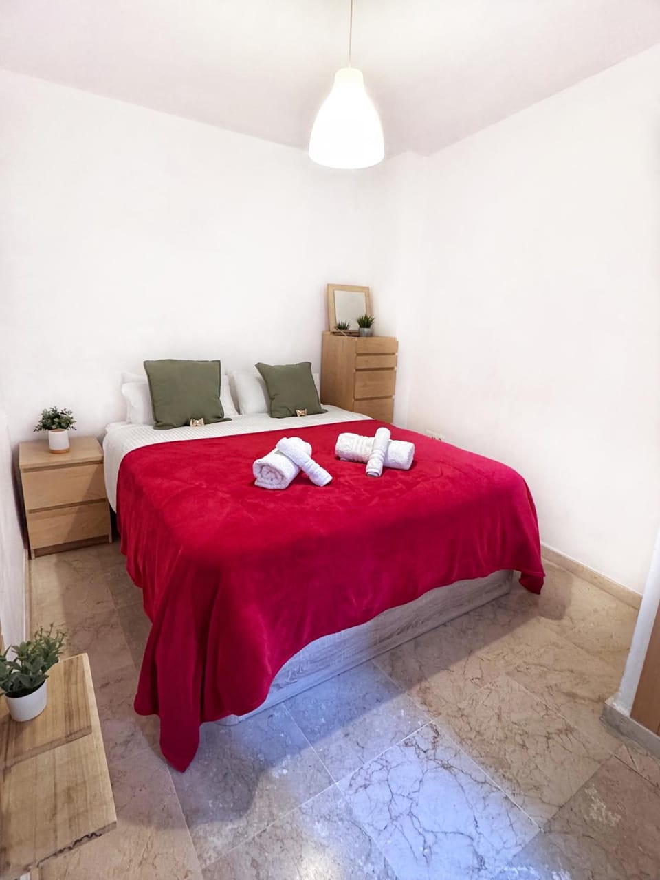Bed, Bedroom, towels