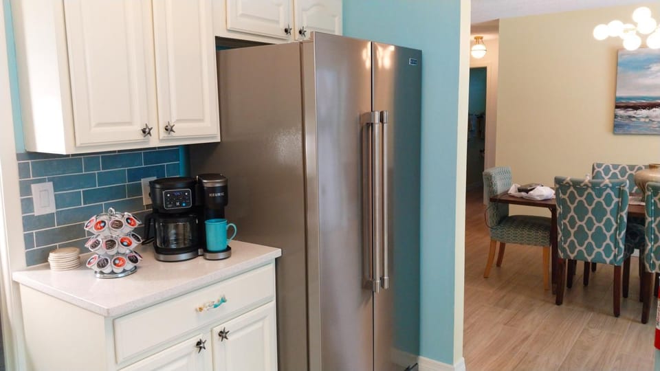 Coffee/tea facilities, Kitchen or kitchenette, Dining area