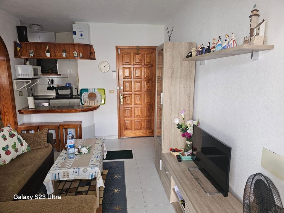 Communal lounge/ TV room, TV and multimedia, Living room, Dining area, microwave, oven