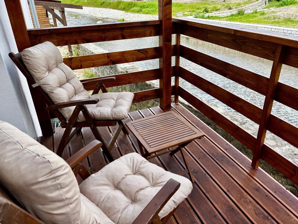 View (from property/room), Balcony/Terrace, Seating area