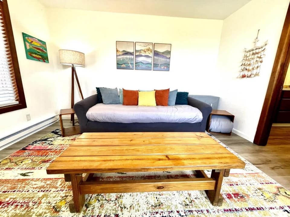 Nautilus Cove Cottage by Pebble Beach & Redwoods House in Crescent City