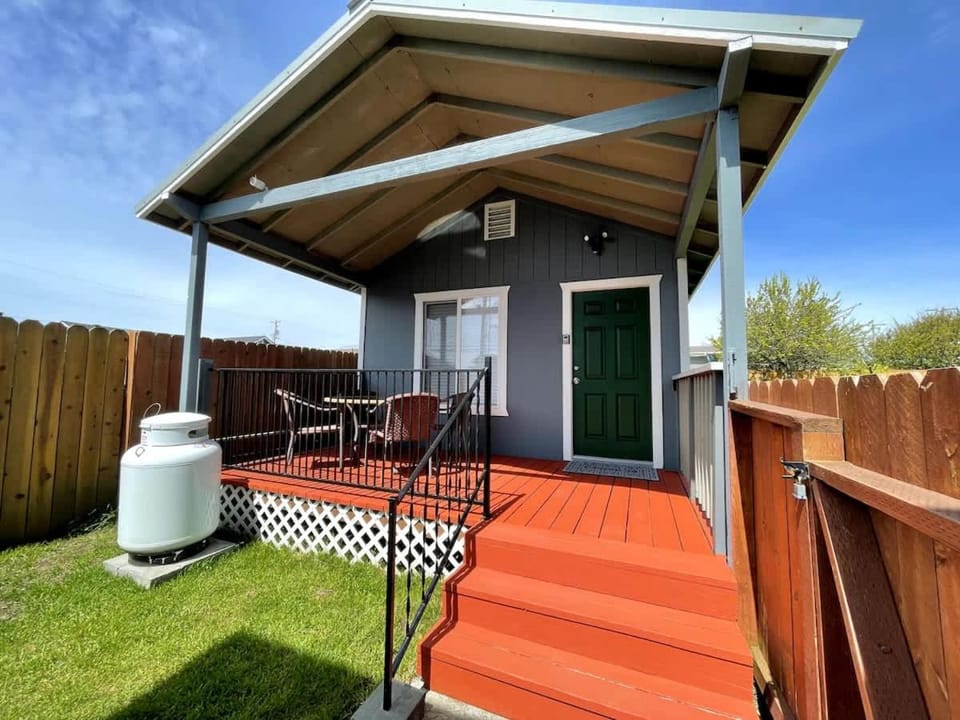 Nautilus Cove Cottage by Pebble Beach & Redwoods House in Crescent City