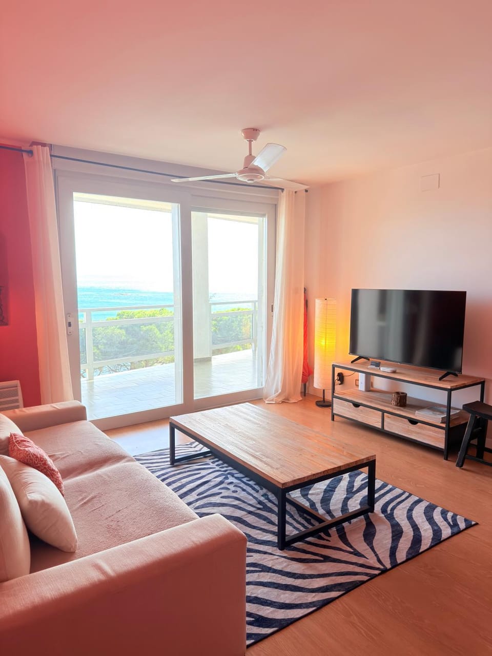 TV and multimedia, View (from property/room), Living room, Seating area, Mountain view, Sea view