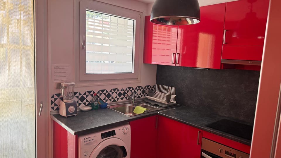 Kitchen or kitchenette, stove, washing machine