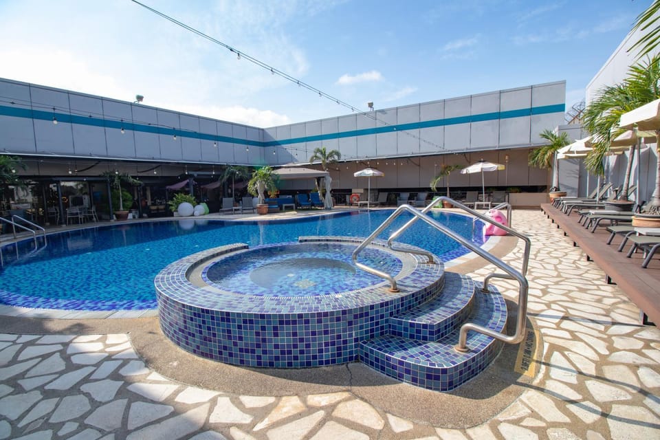 Hot Tub, Pool view