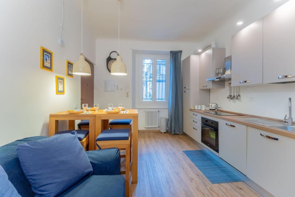 Kitchen or kitchenette, Living room, Seating area, Dining area, stove