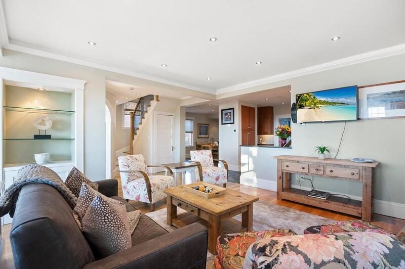 TV and multimedia, Living room, Seating area, fireplace