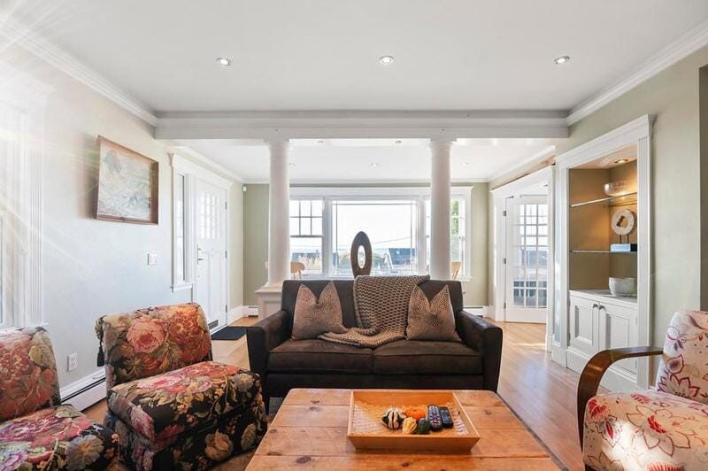 Magnificent Ocean View walk to beaches and town House in Lynn