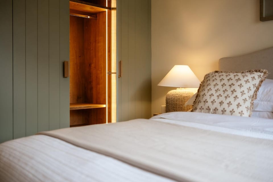 Stunning 2 Bedroom Cottage near Burford House in West Oxfordshire District