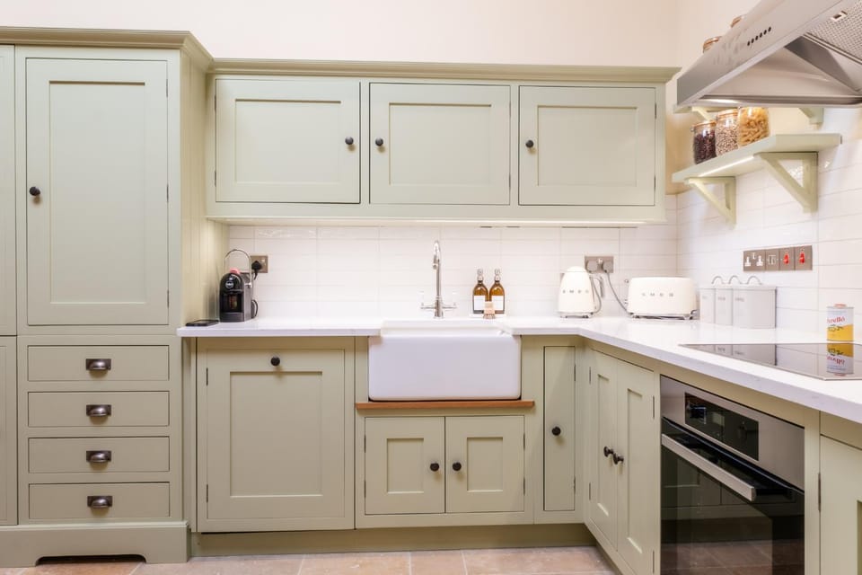 Stunning 2 Bedroom Cottage near Burford House in West Oxfordshire District