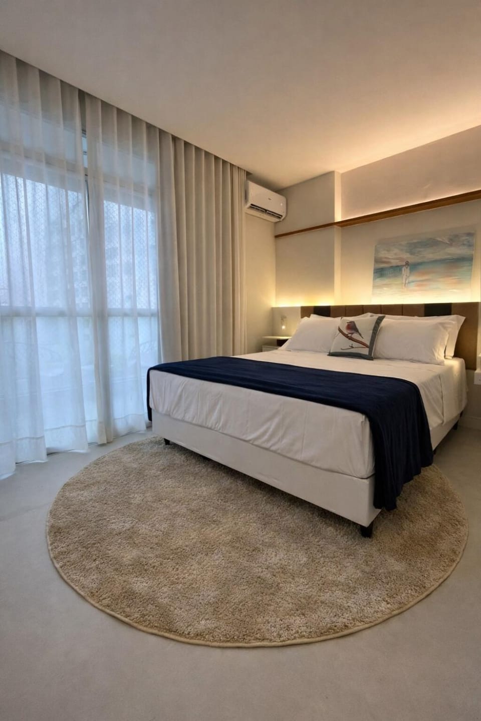 Photo of the whole room, Bedroom