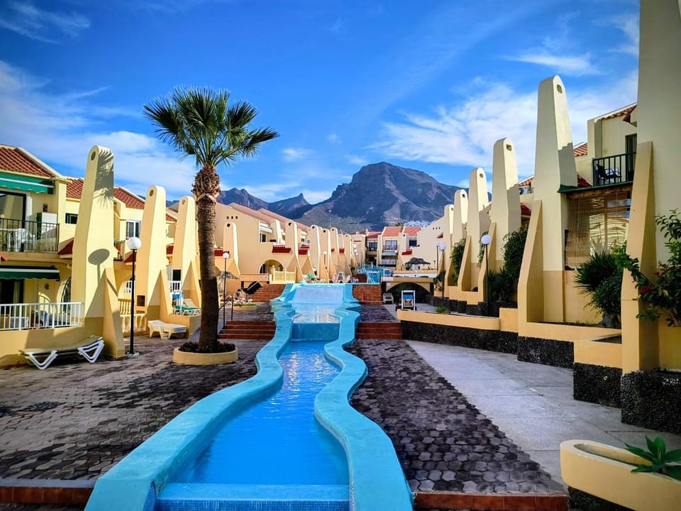 Mountain view, Pool view, Swimming pool
