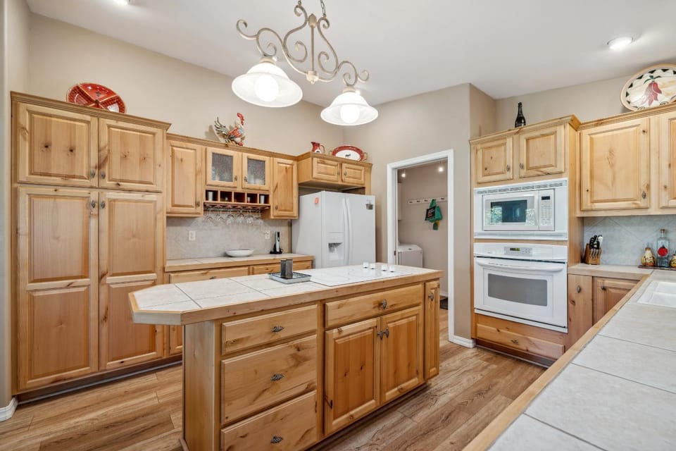 New! Fairway to Heaven - Golf Course - Deck - Fireplace - Garage House in McCall