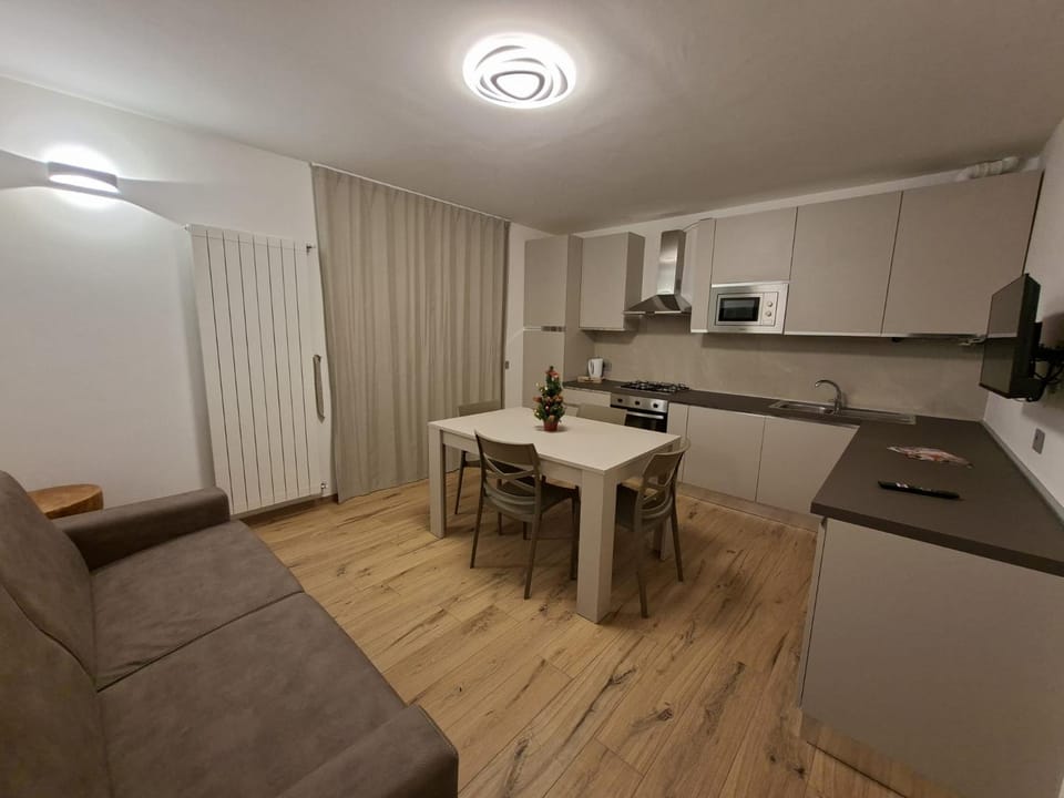 Kitchen or kitchenette, Living room, Seating area, Dining area, pet friendly, stove