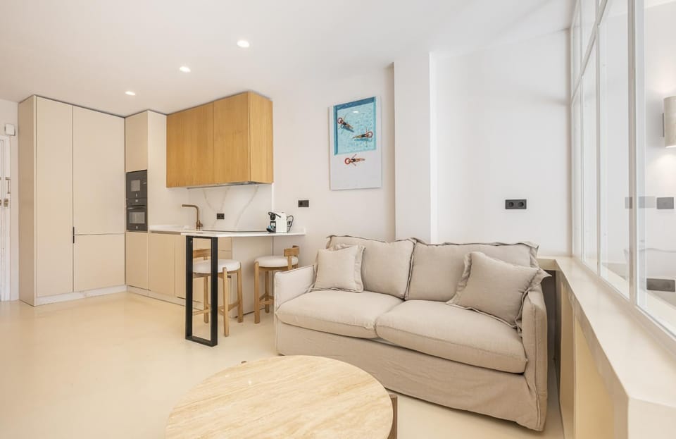 Communal lounge/ TV room, Living room