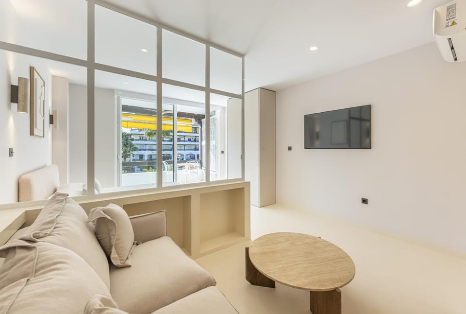 Communal lounge/ TV room, Living room