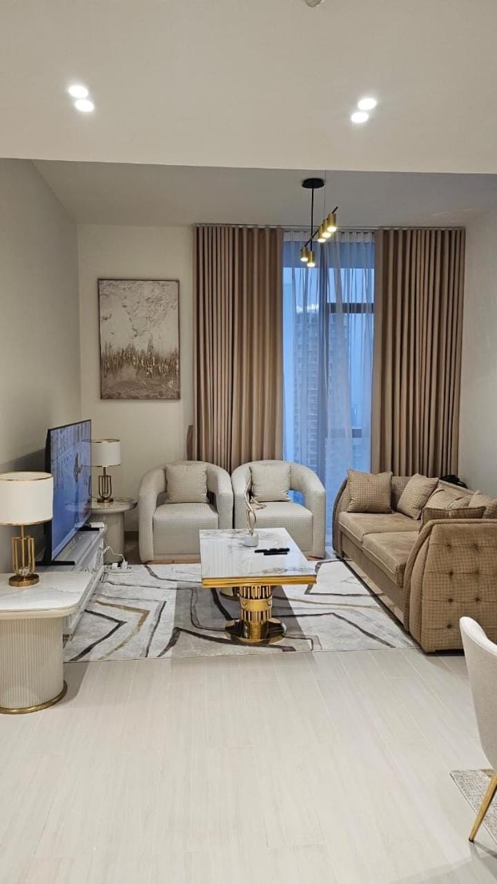 LAREDA BY VIBY Vacation Homes Rental Apartment in Dubai