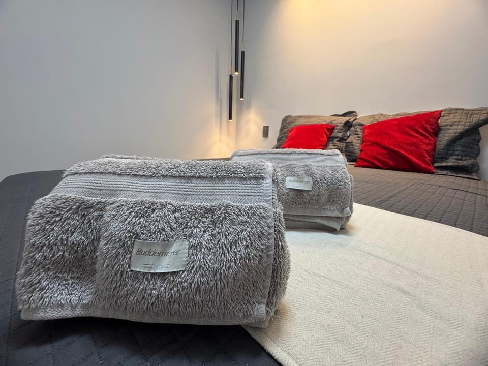 Bed, Photo of the whole room, Bedroom, towels