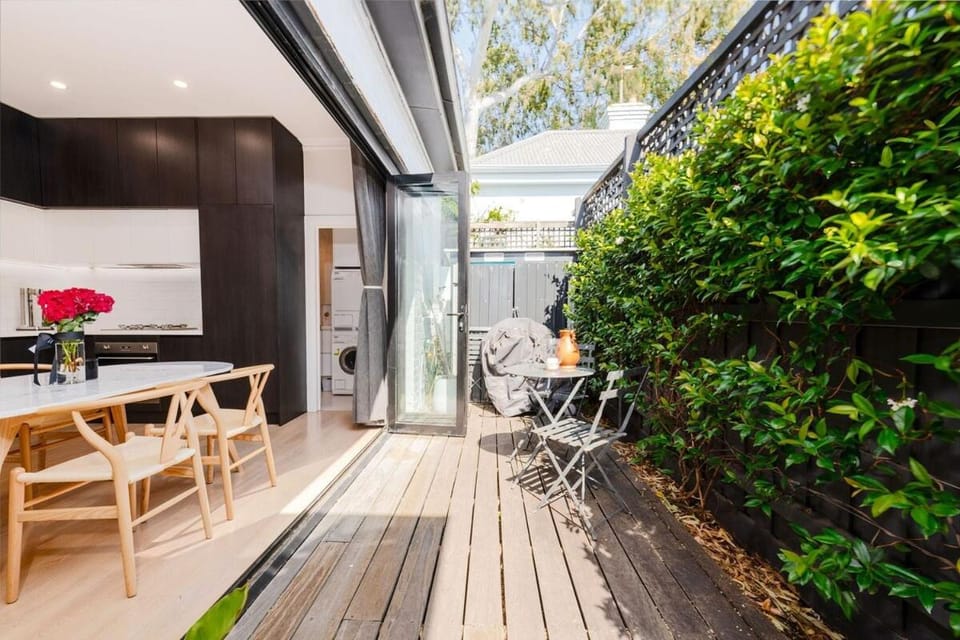 Patio, Kitchen or kitchenette, Dining area