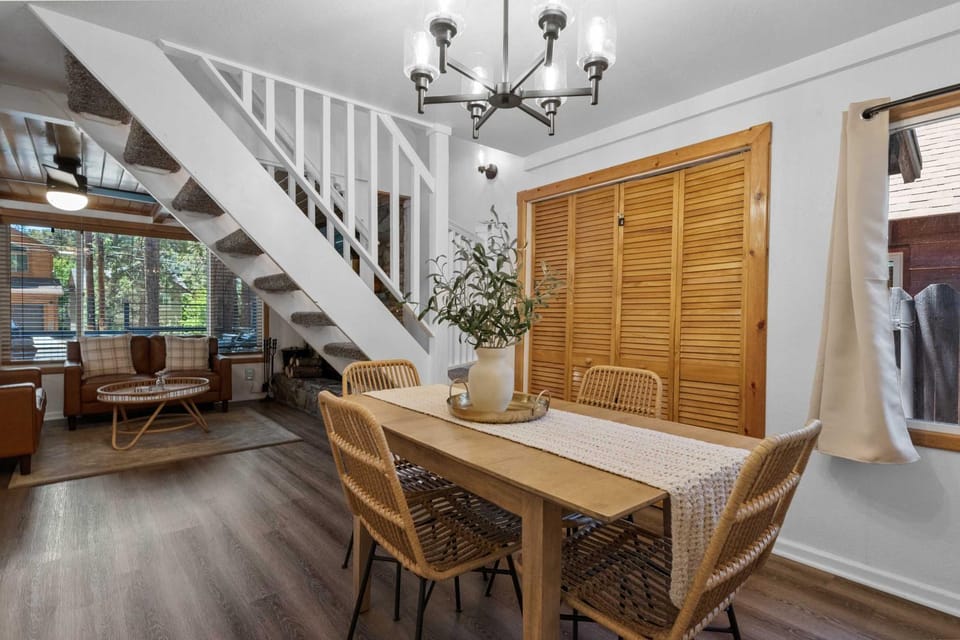 Cougar Trail Getaway W Hot Tub House in Big Bear