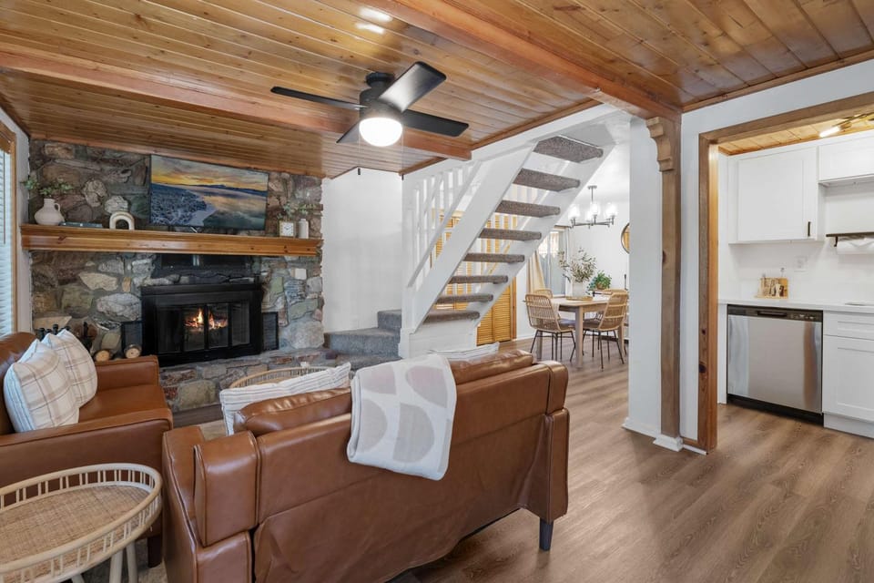 Cougar Trail Getaway W Hot Tub House in Big Bear