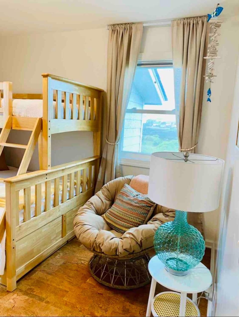 Bed, Seating area, Bedroom