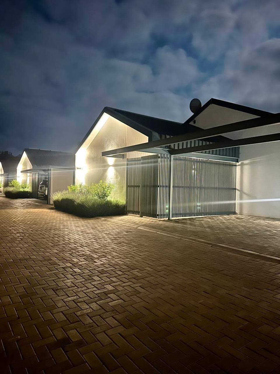 Vainona 3-BedI 3 Bath Family Home - Sleeps 6 Apartment in Harare