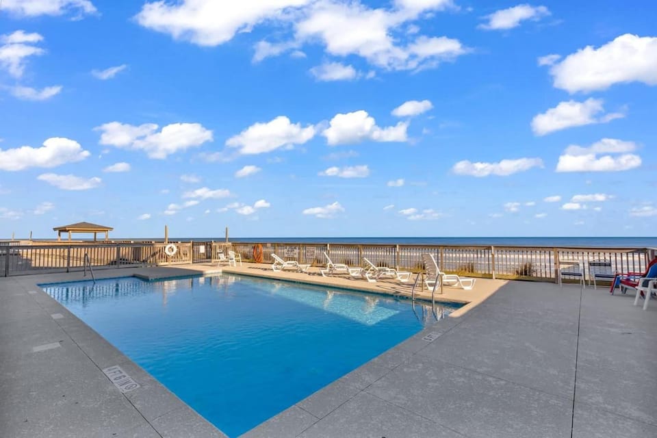 Oceanfront Garden City Beach 2BR Beauty Pool House in Garden City