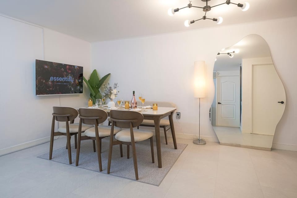 berry house#홍대역3번출구도보1분#최상의위치 Apartment in Seoul
