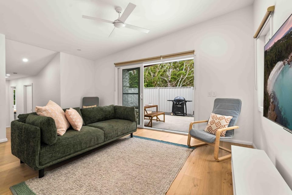 Blenheim Breeze by Experience Jervis Bay House in Vincentia