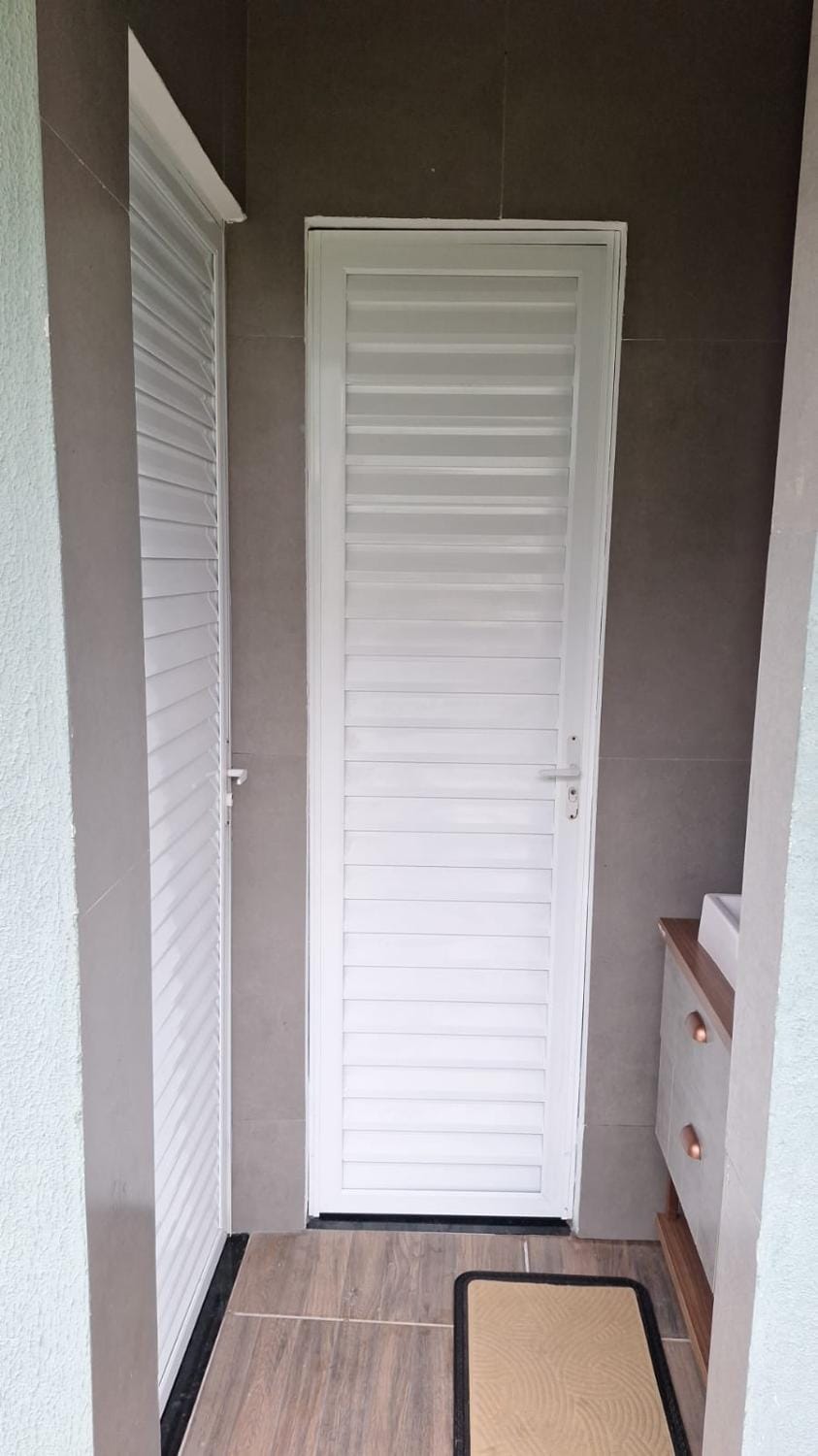 Casa Frente Praia com Piscina Privativa 6 Pessoas Itaipuaçu Maricá RJ House in Niterói