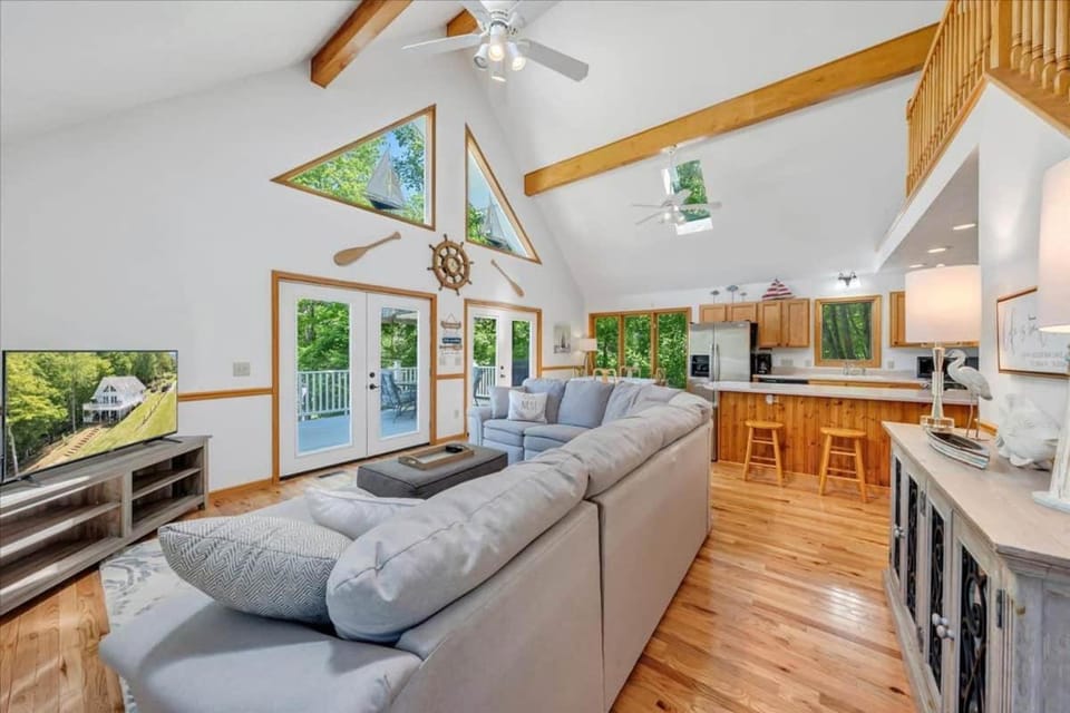 Hudson Haven House in Smith Mountain Lake
