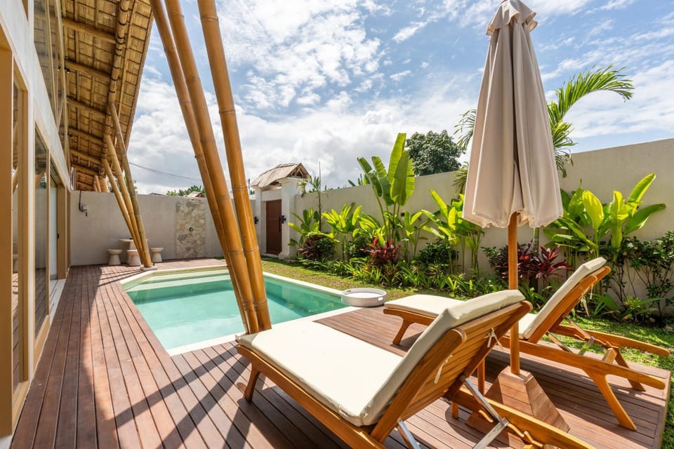 Pool view, Swimming pool, sunbed