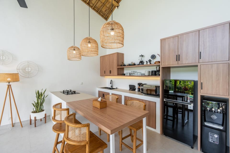 Kitchen or kitchenette, Dining area, minibar, oven