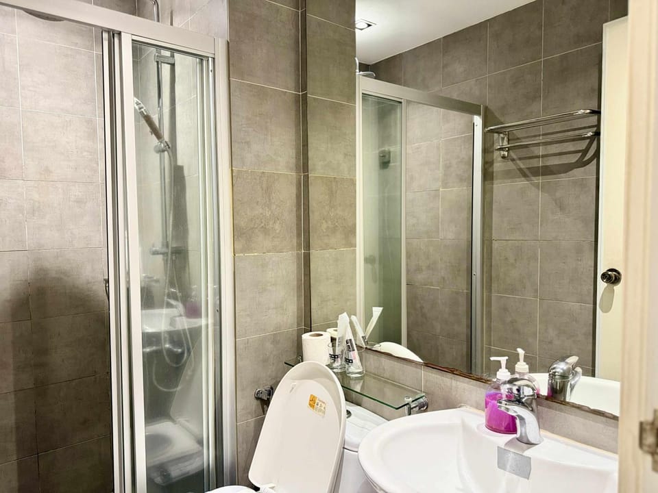The Gramercy Residences Hostel in Makati
