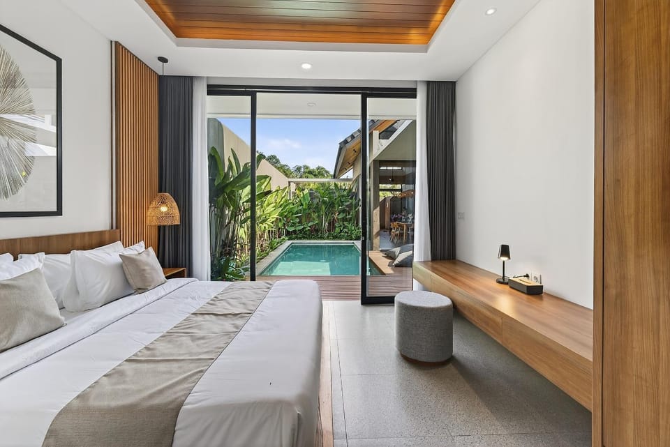 Bed, View (from property/room), Bedroom, Pool view, sunbed