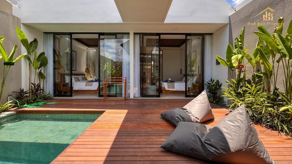 Property building, Pool view, Swimming pool, Swimming pool, sunbed