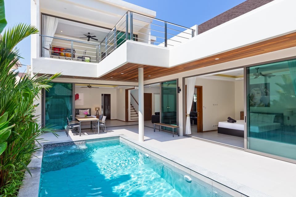 Property building, Balcony/Terrace, Pool view, Swimming pool