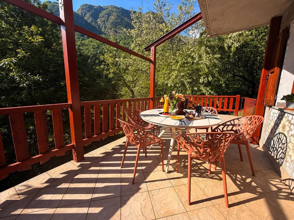 Patio, Day, Natural landscape, View (from property/room), Balcony/Terrace, Dining area, Mountain view